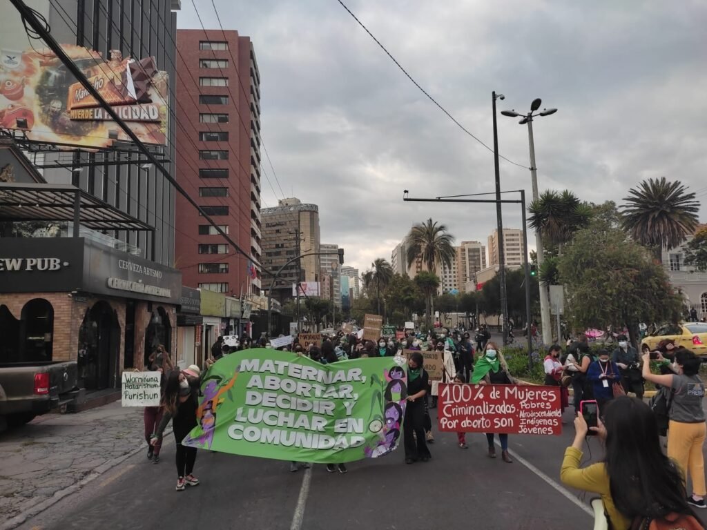 Marcha a favor de la legalización del aborto en Ecuador 2021